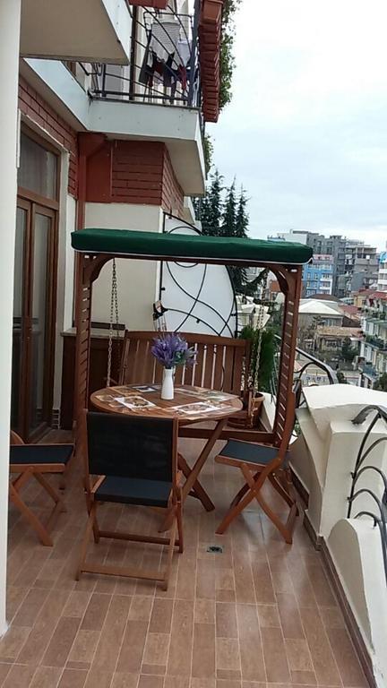 Apartment With Summer Terrace Batumi Bilik gambar