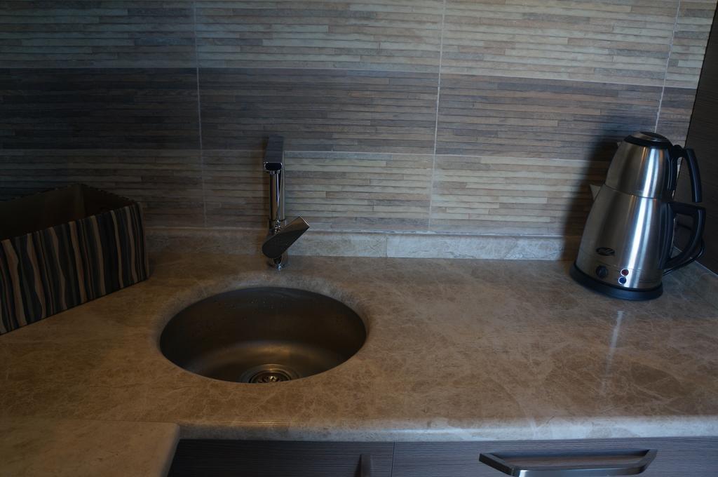Apartment With Summer Terrace Batumi Bilik gambar