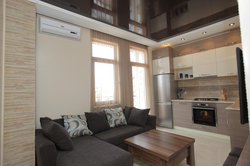 Apartment With Summer Terrace Batumi Bilik gambar