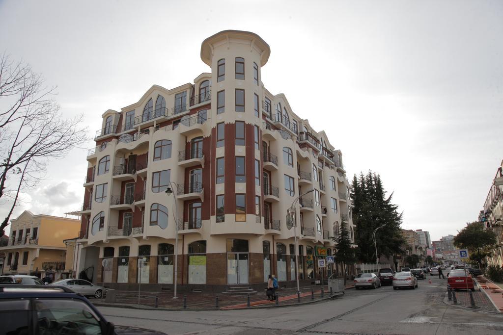Apartment With Summer Terrace Batumi Bilik gambar